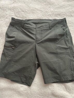 Athleta Women's Olive Green Performance Cargo Shorts